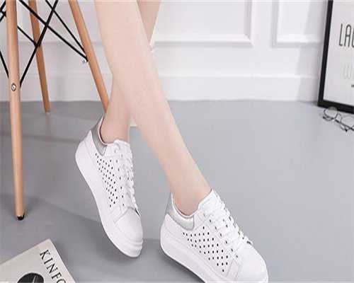 囊胚移植第一天平躺睡觉需要垫枕头吗？